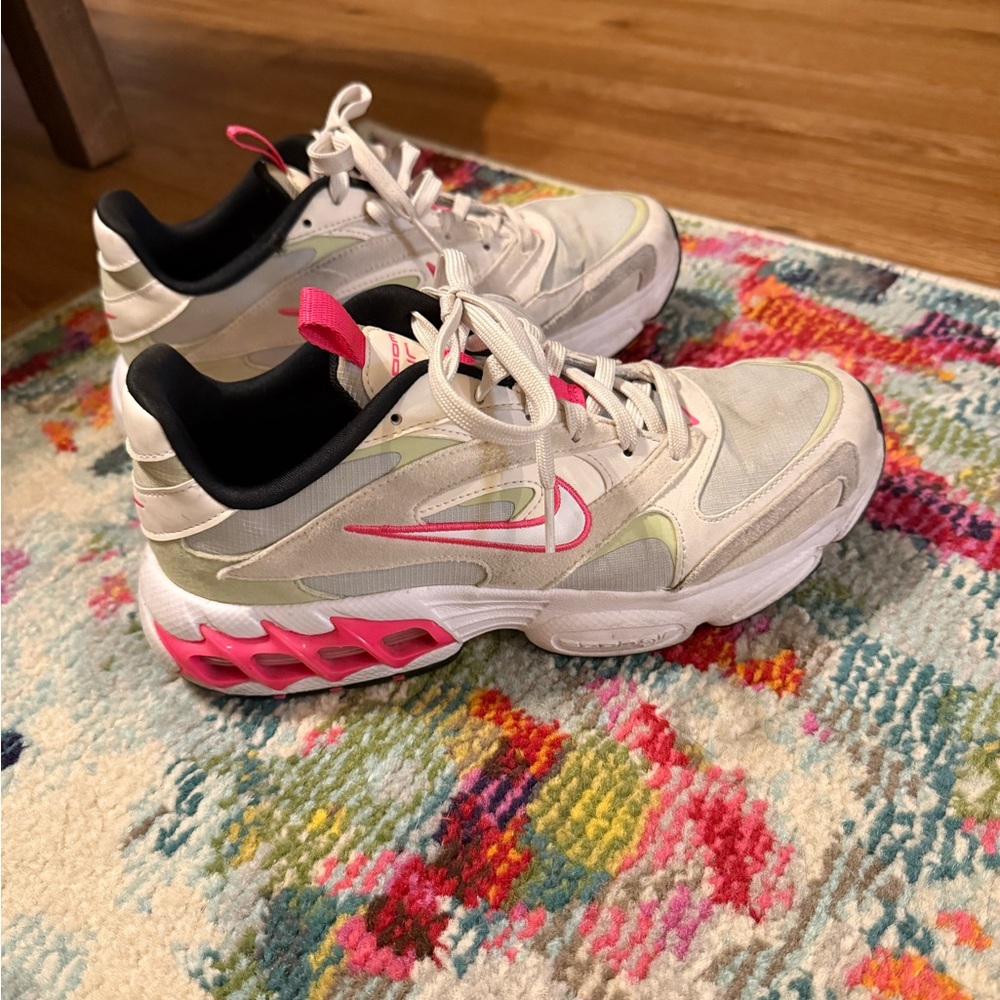 Nike Women's White and Pink Athletic Sneakers